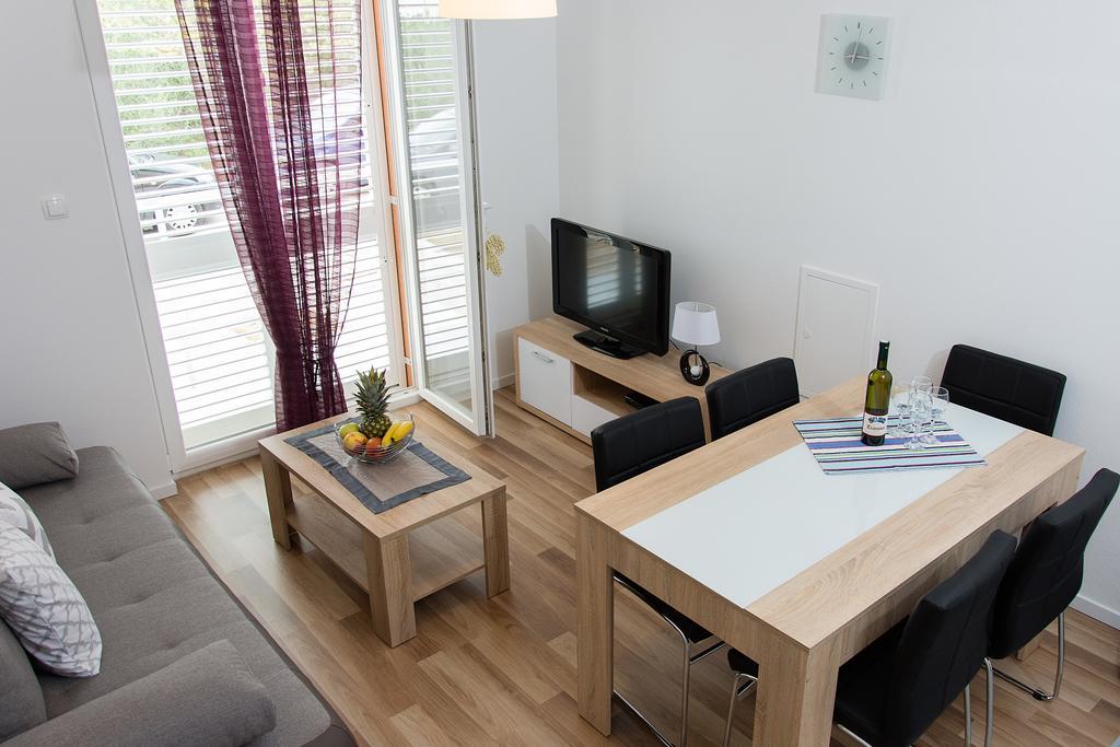 Apartment Gamma With Hydromassage Mini Pool Near Split Zrnovnica Luaran gambar